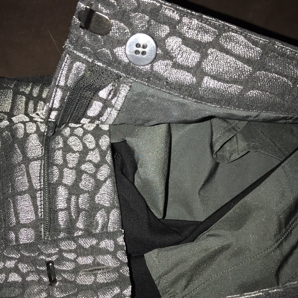 DIANE VON FURSTENBERG silver and black reptile print pants size 6 💕 - Picture 9 of 11
